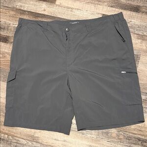 Columbia Omni-Shade men’s Cargo shorts in grey size 52 waist 12 length